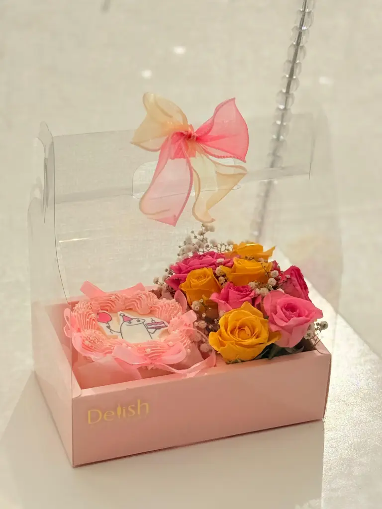 بوكس ميني كيك + ورد 