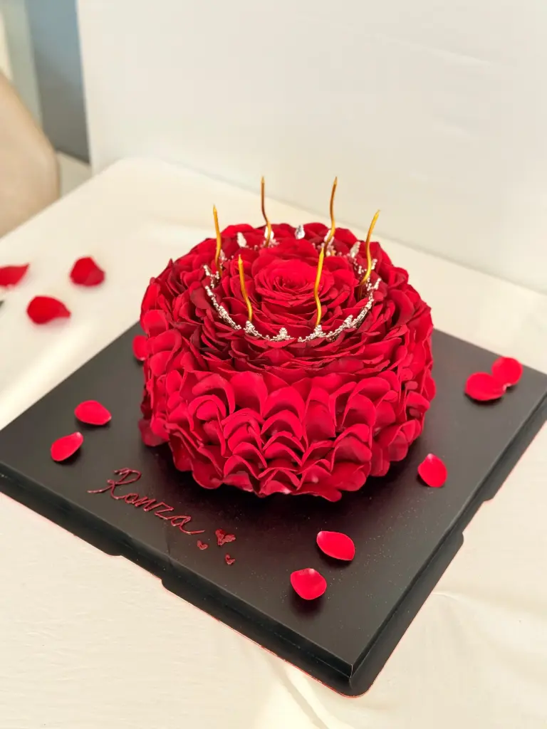 كيكة ورق ورد الجوري الطبيعي